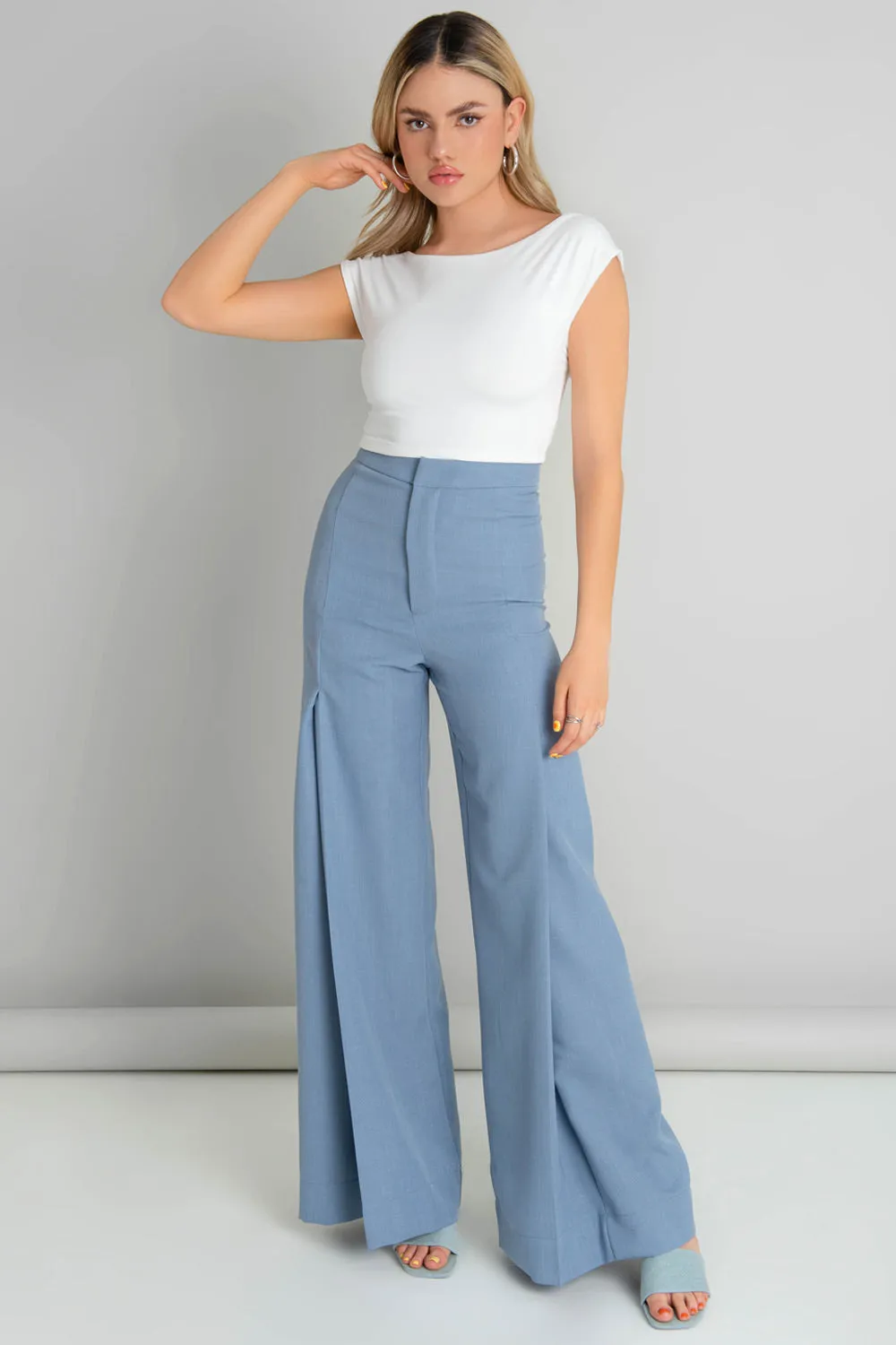 Pantalón de fit wide leg cintura alta con pinzas